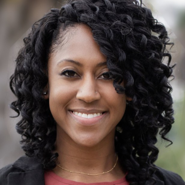 Alexis Brooks — portrait