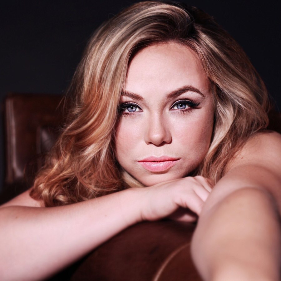 Amanda Fuller — portrait